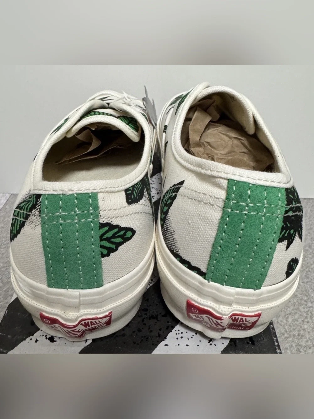 Vans UA OG Authentic LX Sweet Leaf White Green Size 7 Men/ 8.5 Women VN0A4BV94JM